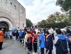 杨浦近万名小学生走出校园上游泳课！场地公益开放，他们来“买单”