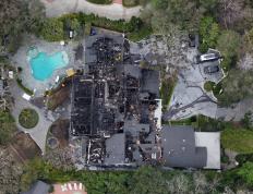 超模洛杉矶豪宅烧得只剩游泳池，出动百余消防员救出两只猫