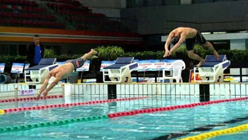 青海省垣职工游泳比赛在西宁举行