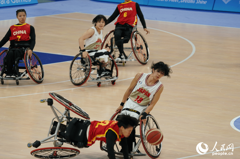 杭州亚残运会丨一组图片带你感受轮椅篮球和游泳比赛的拼搏时刻