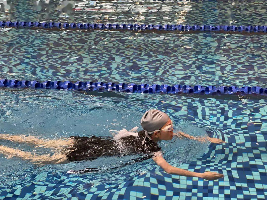 奋“泳”争先！第一届“工会杯”全区职工游泳比赛激情开赛