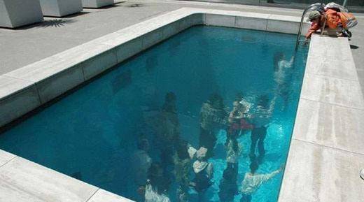 日本一神奇的游泳池：能随意走动衣服却不会湿，能走路却不许游泳