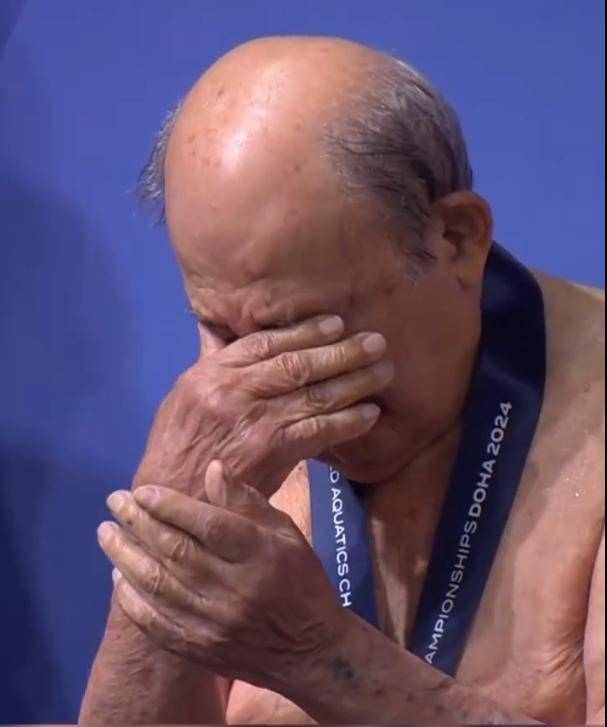 震撼！多哈游泳世锦赛百岁老人赢得跳水金牌