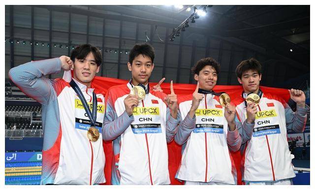 46秒80！中国小将创造历史，突破世界纪录，成中国游泳队首位！
