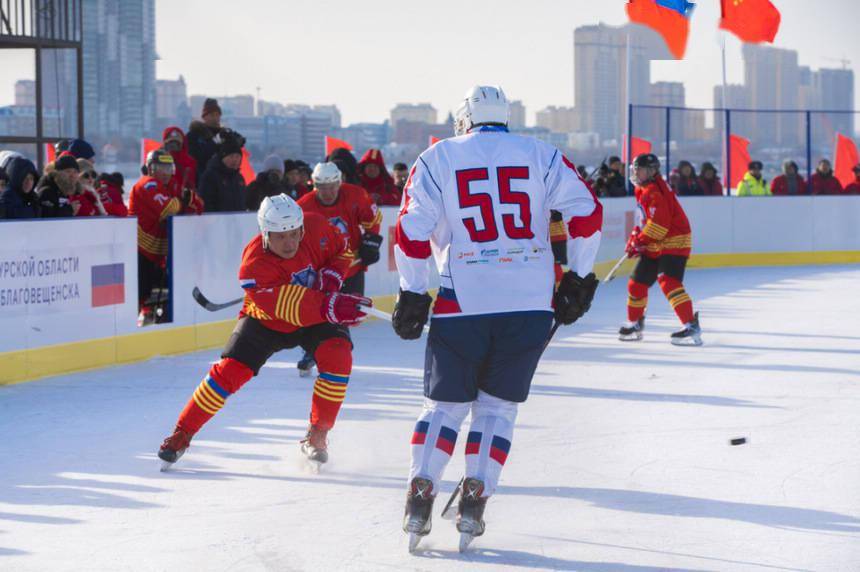 中俄界江黑龙江国际冬季体育赛事开幕