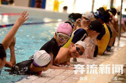 兰州市“灵动·小海豚”青少年游泳公益培训计划启动仪式举行