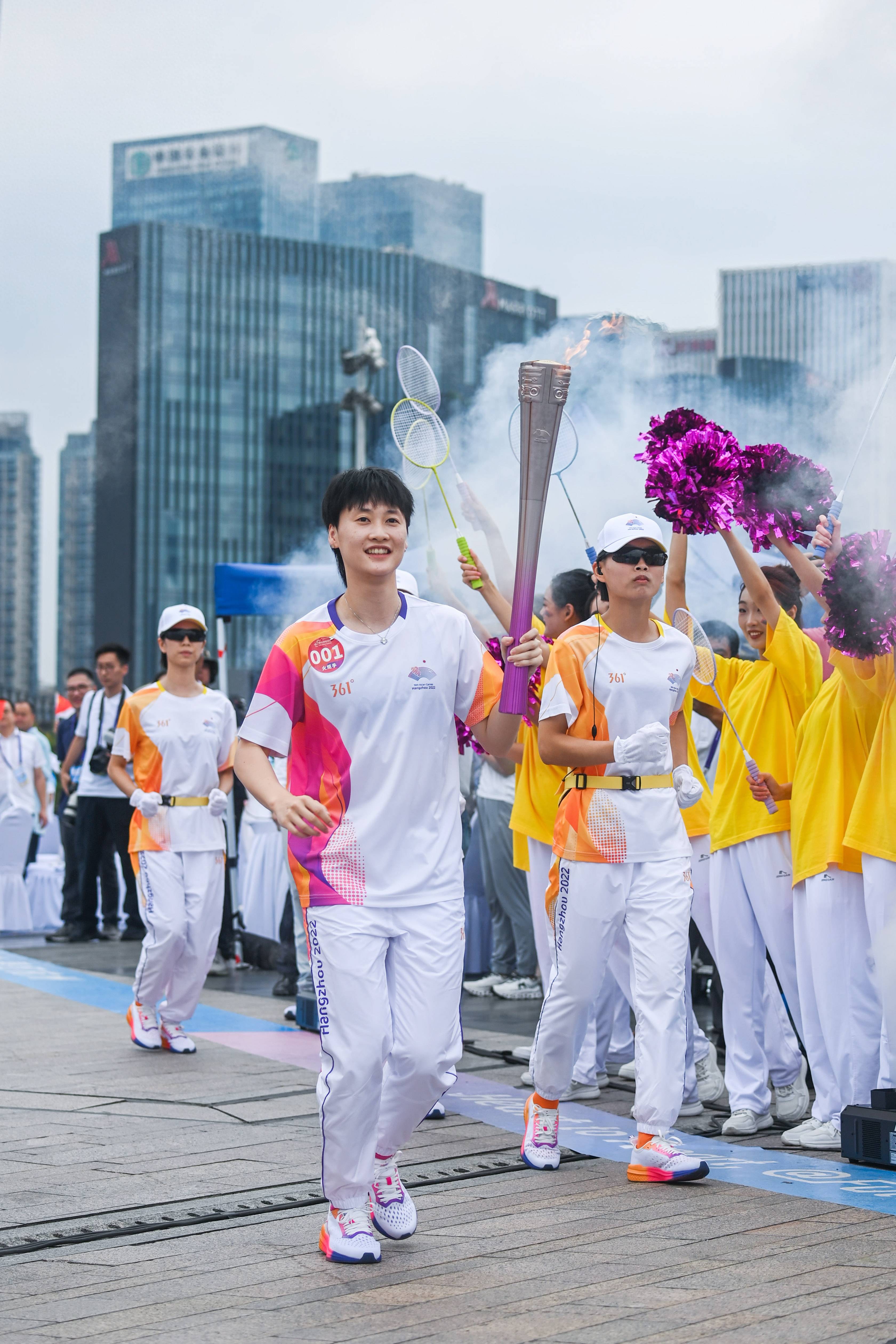 （杭州亚运会）杭州亚运会火炬传递仪式杭州站举行