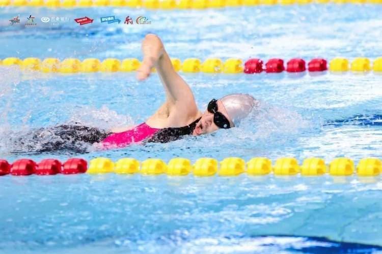 上海市企事业单位职工游泳比赛在静安举行