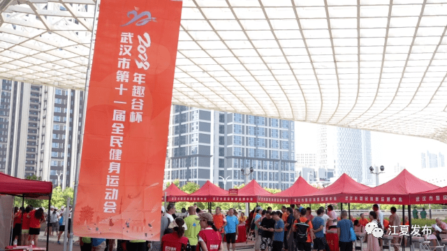 武汉市第十一届全民健身运动会游泳比赛在江夏举行