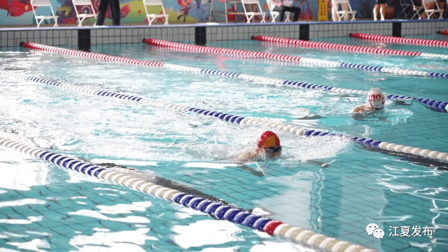 武汉市第十一届全民健身运动会游泳比赛在江夏举行