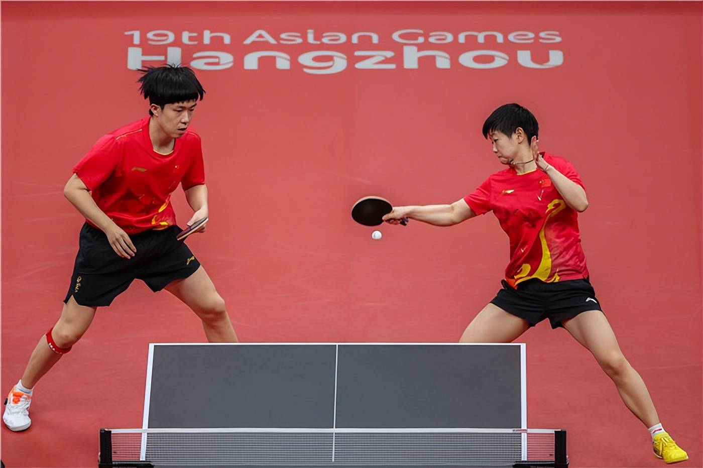 中国选手包揽乒乓球混双金银牌
