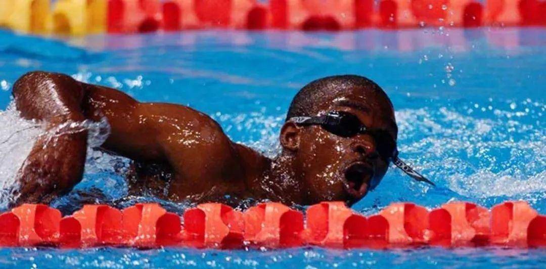 奥运会游泳赛事为什么有救生员？因为有运动员差点在赛事中淹死