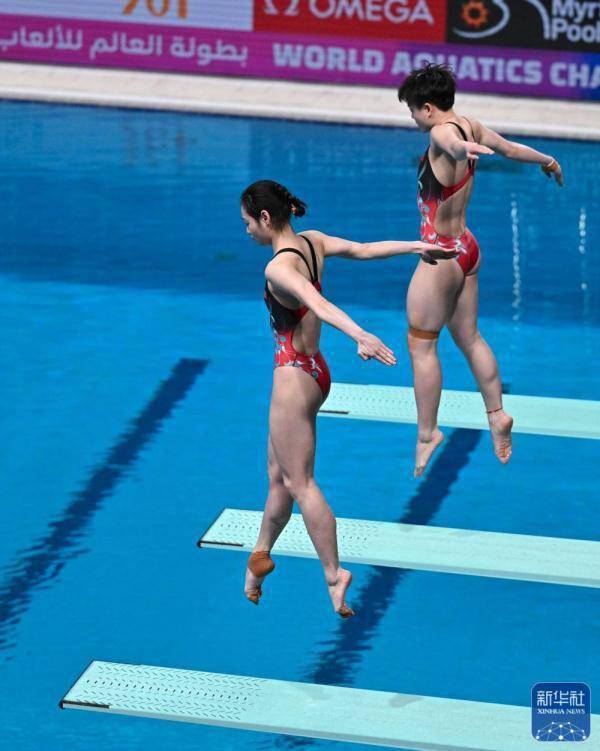 游泳世锦赛 | 跳水女子双人三米板决赛：陈艺文/昌雅妮夺得冠军