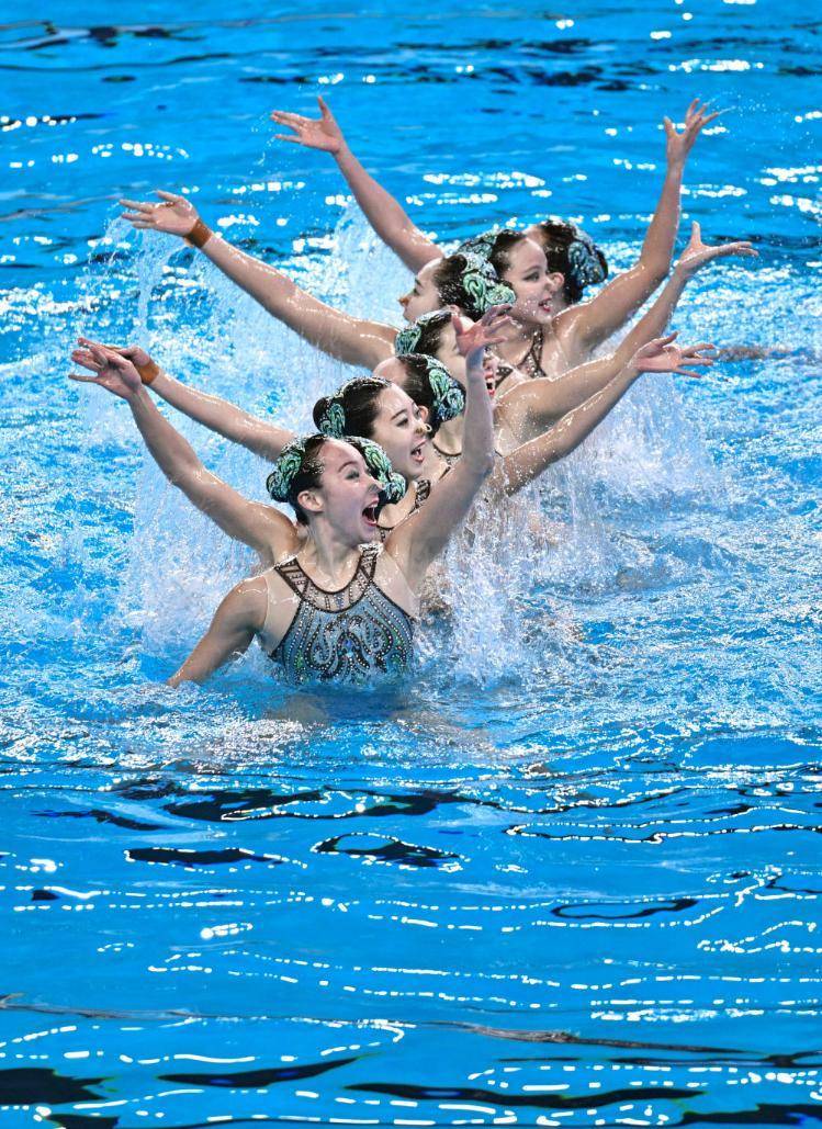 中国队获花样游泳集体自由自选冠军