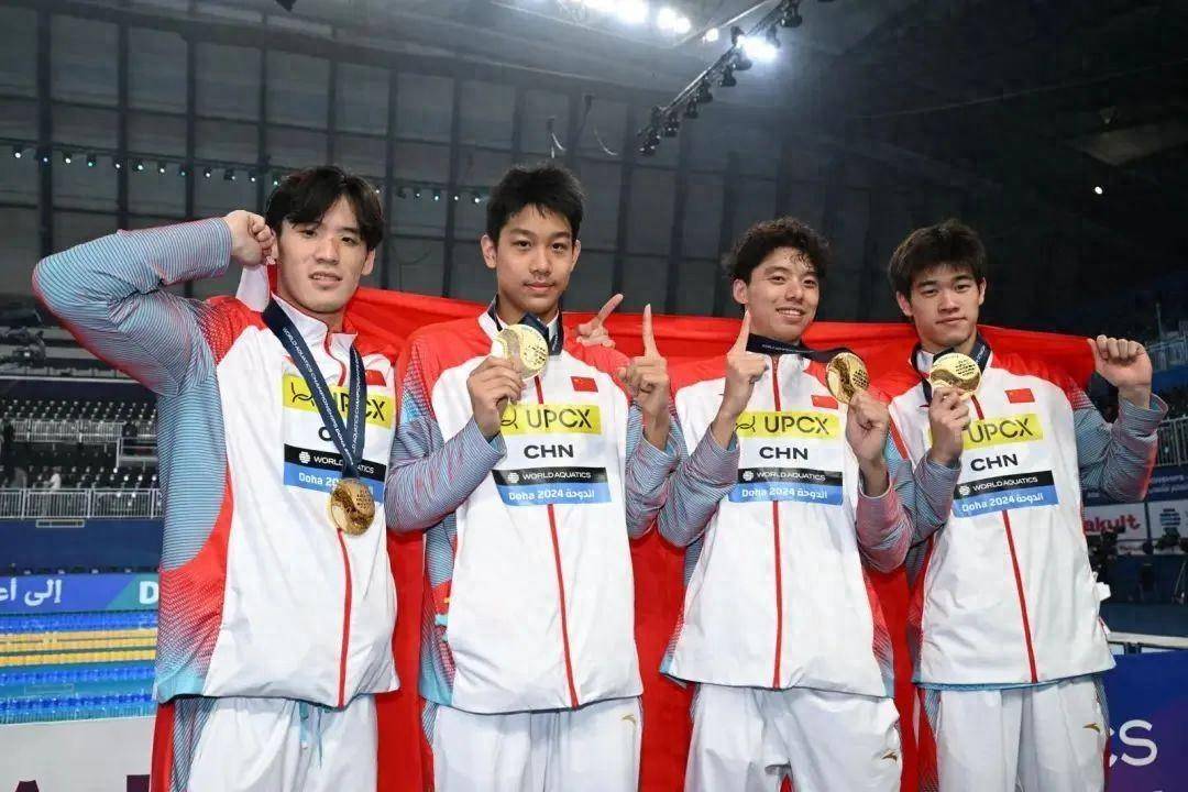 破世界纪录！中国游泳队夺得多哈世锦赛首金