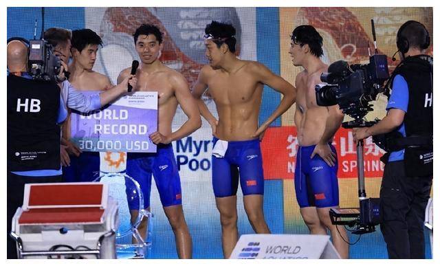中国队夺游泳世锦赛冠军，小将破纪录获金银双牌！