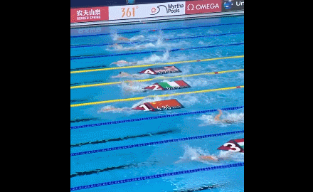 中国队夺游泳世锦赛冠军，小将破纪录获金银双牌！