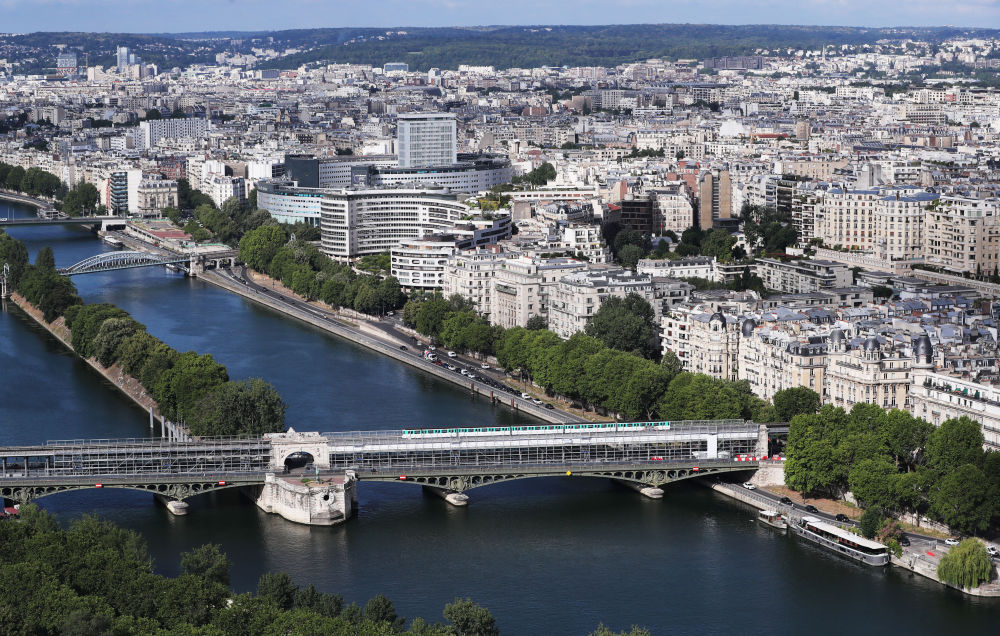法国为奥运斥巨资清洁塞纳河，为凸显成效马克龙或下河游泳