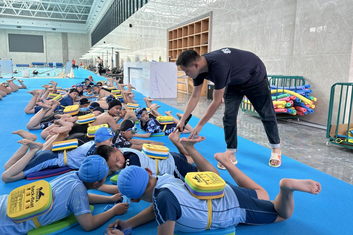 西宁城北：推进游泳教育走进校园让孩子畅享运动快乐