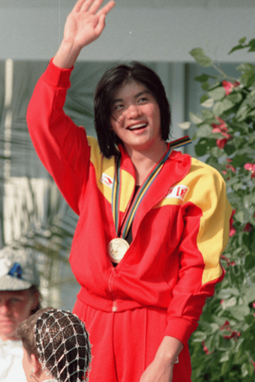 耀中耀华星空说，讲述中国首位奥运游泳冠军背后的故事